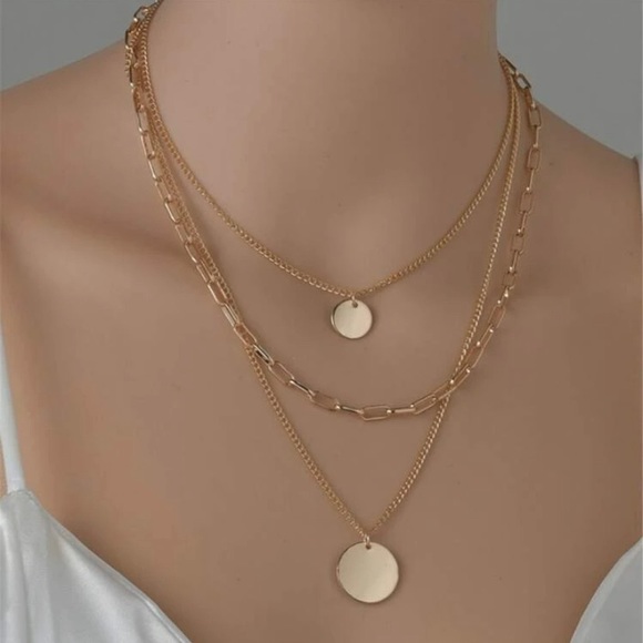 Jewelry - Round disc charm layered necklace. New.